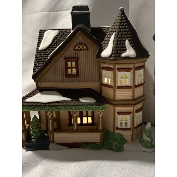 Department 56 Other - Dept 56 Thomas T Julian House New England Village 5657-0 w Box Lights Up
